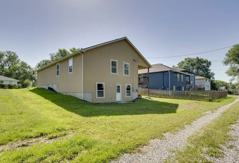 Family Friendly Lansing Home With Covered Balcony!