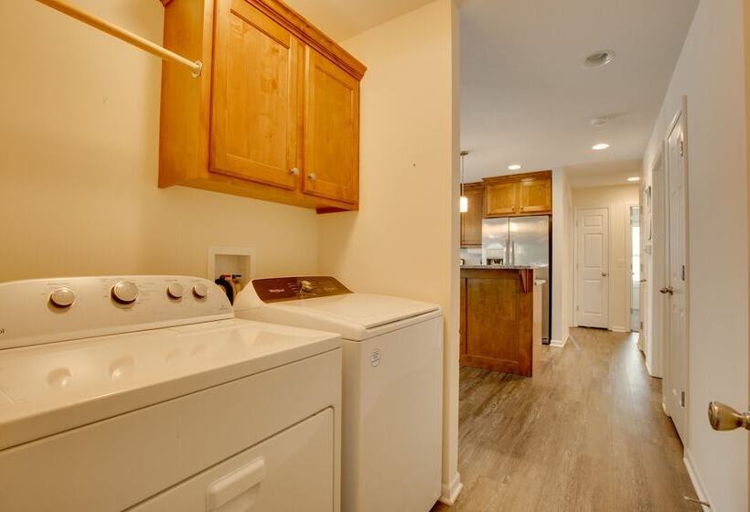 Family Friendly Lansing Home With Covered Balcony!