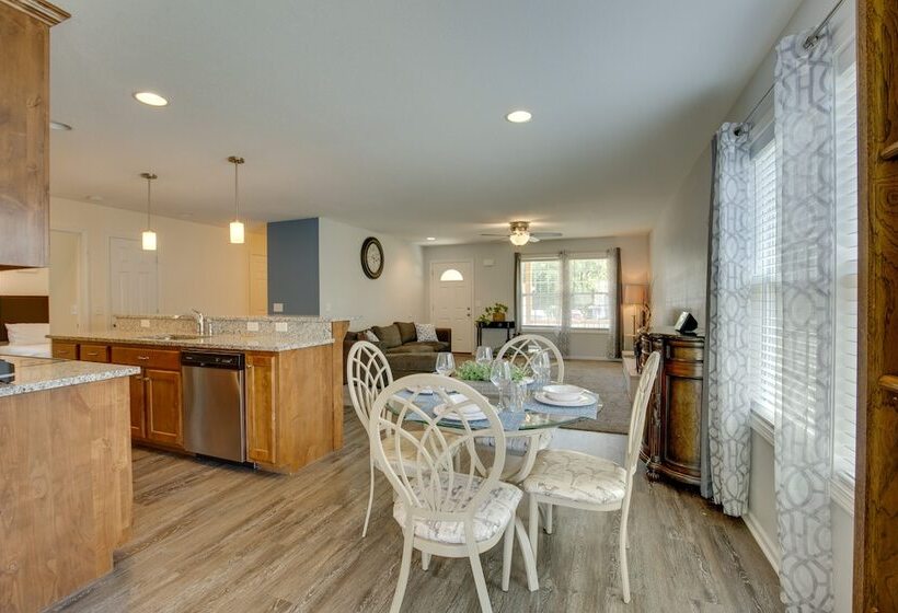 Family Friendly Lansing Home With Covered Balcony!