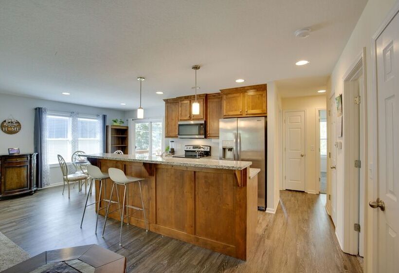 Family Friendly Lansing Home With Covered Balcony!