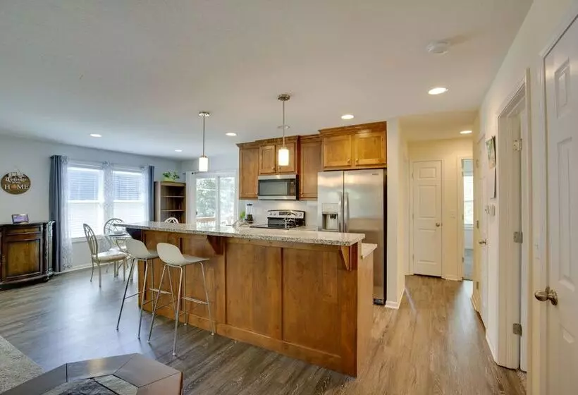 Family Friendly Lansing Home With Covered Balcony!