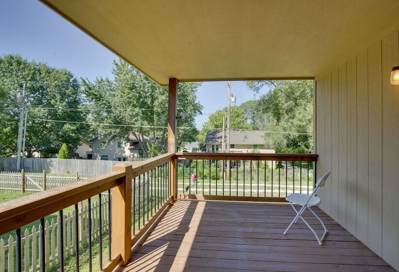 Family Friendly Lansing Home With Covered Balcony!