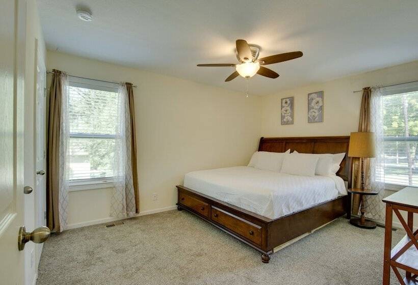 Family Friendly Lansing Home With Covered Balcony!