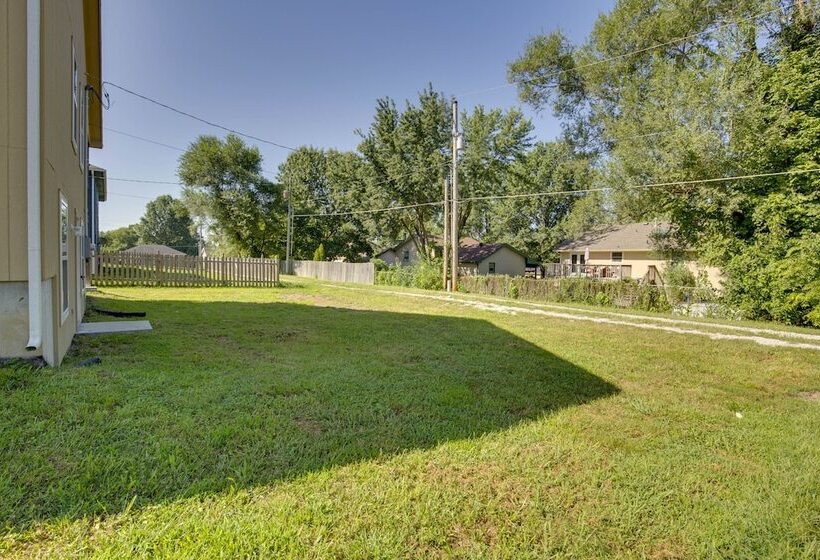 Family Friendly Lansing Home With Covered Balcony!