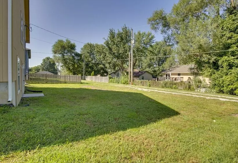 Family Friendly Lansing Home With Covered Balcony!
