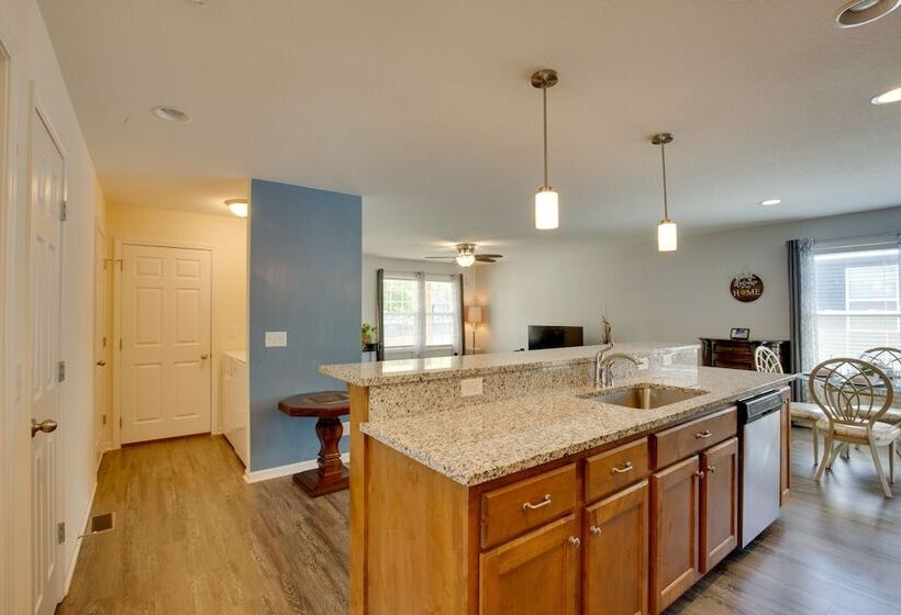 Family Friendly Lansing Home With Covered Balcony!