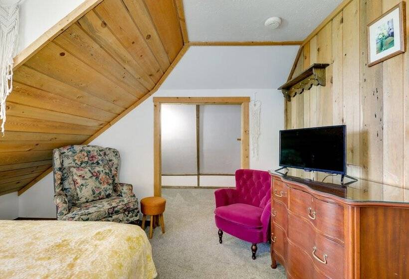 Scenic Mount Sopris View: Historic Alpine Cabin!