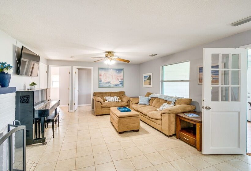 Keystone Heights Vacation Rental: On The Lake!