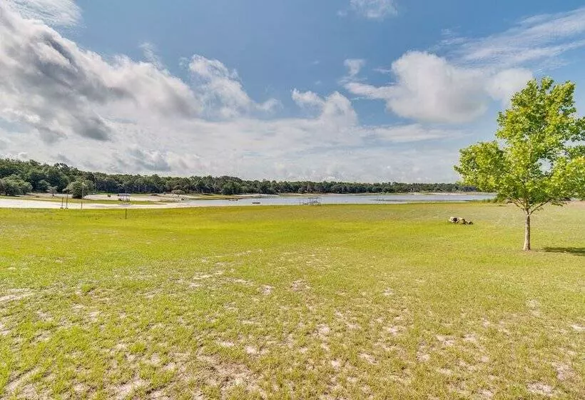 Keystone Heights Vacation Rental: On The Lake!