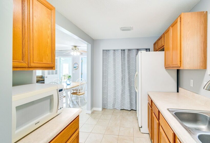 Keystone Heights Vacation Rental: On The Lake!