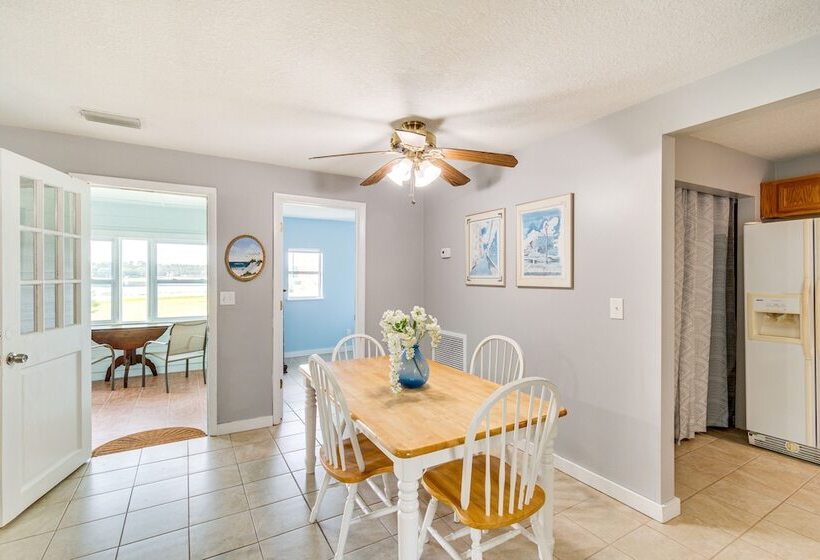 Keystone Heights Vacation Rental: On The Lake!