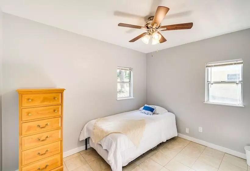 Keystone Heights Vacation Rental: On The Lake!