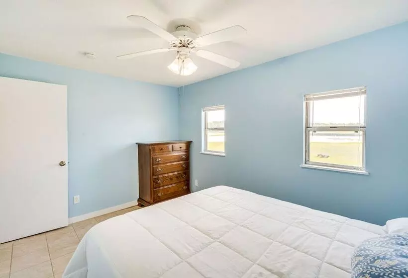 Keystone Heights Vacation Rental: On The Lake!