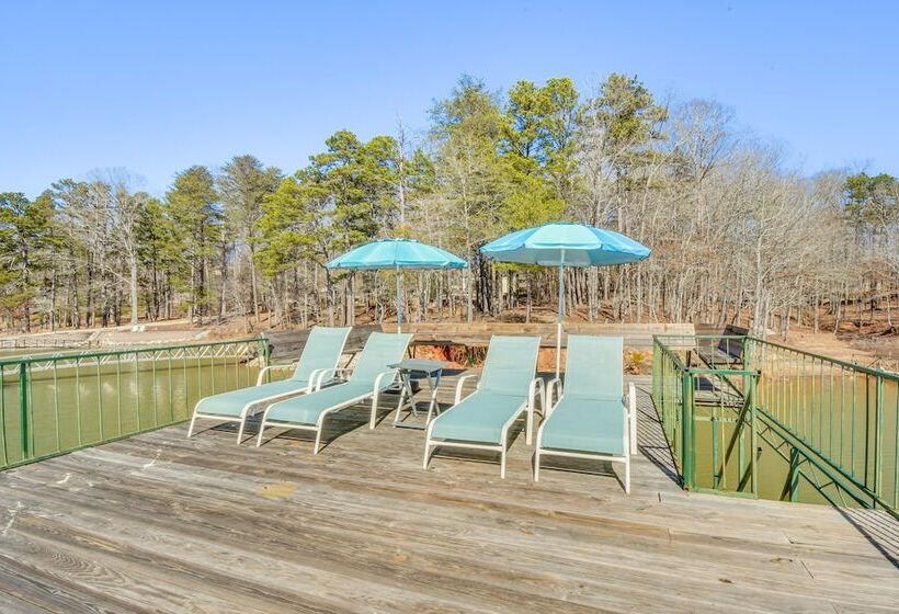 Lake Hartwell Retreat W/ 2 Tier Dock & Boat Slip!