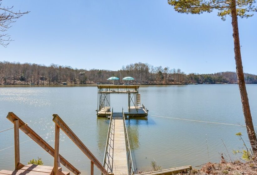 Lake Hartwell Retreat W/ 2 Tier Dock & Boat Slip!