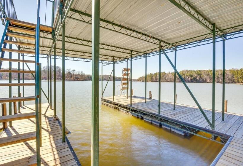 Lake Hartwell Retreat W/ 2 Tier Dock & Boat Slip!