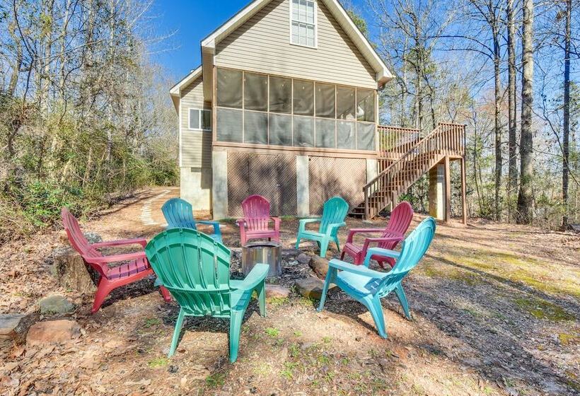 Lake Hartwell Retreat W/ 2 Tier Dock & Boat Slip!