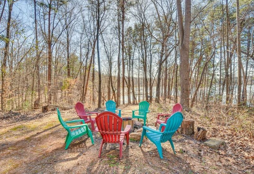 Lake Hartwell Retreat W/ 2 Tier Dock & Boat Slip!
