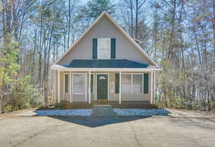 Lake Hartwell Retreat W/ 2 Tier Dock & Boat Slip!