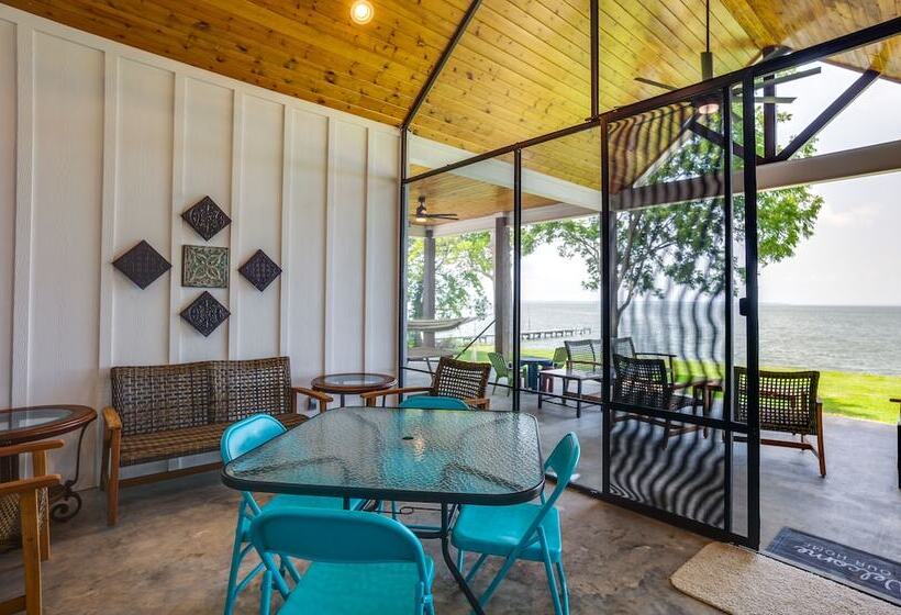 Lakefront Onalaska Home W/ Screened In Porch!