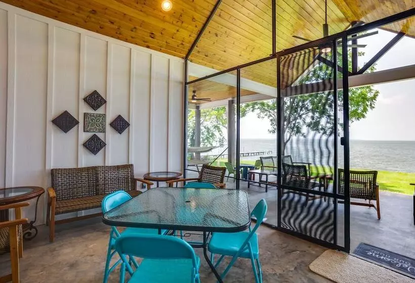 Lakefront Onalaska Home W/ Screened In Porch!