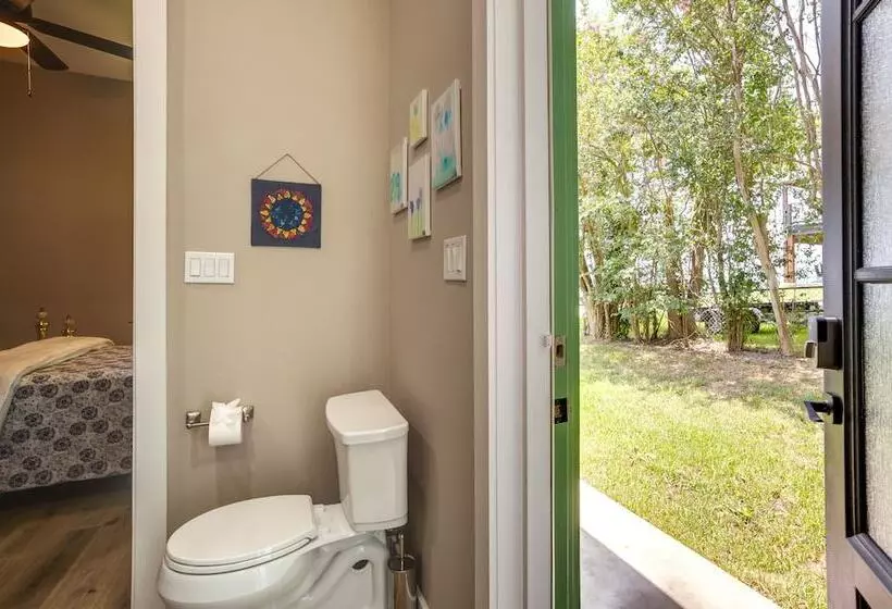 Lakefront Onalaska Home W/ Screened In Porch!