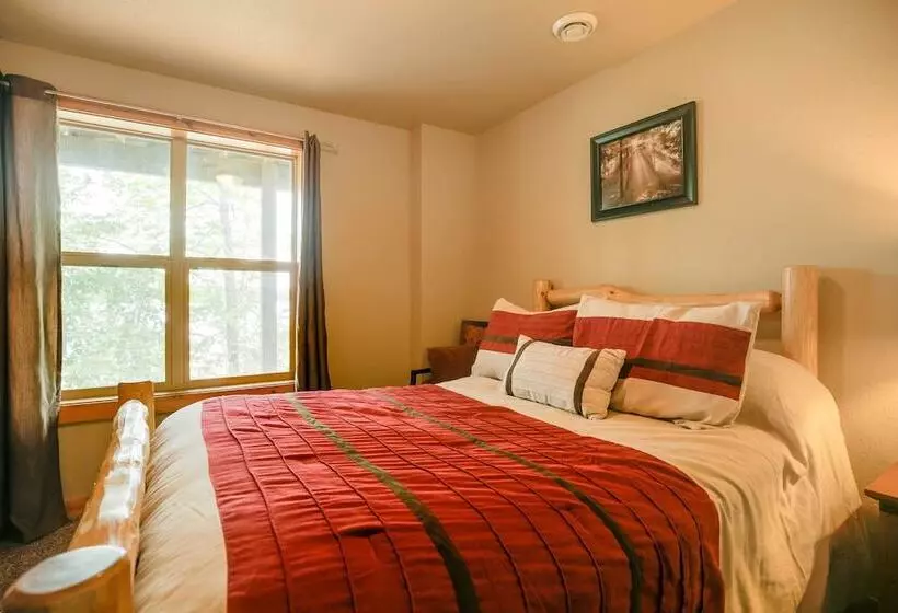 Lakefront Wisconsin Cabin: Dock, Walk To Beach!