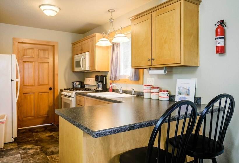 Lakefront Wisconsin Cabin: Dock, Walk To Beach!