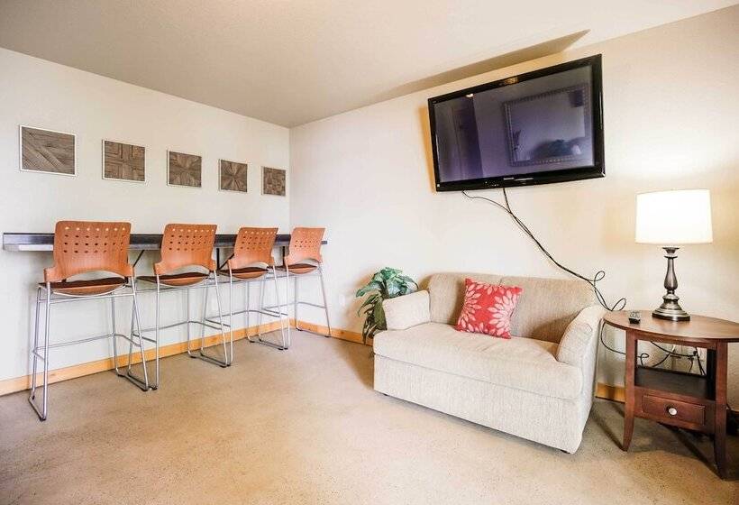 Lakefront Wisconsin Cabin: Dock, Walk To Beach!