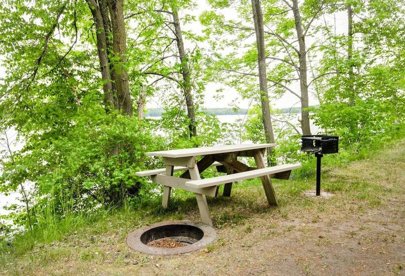 Lakefront Wisconsin Cabin: Dock, Walk To Beach!
