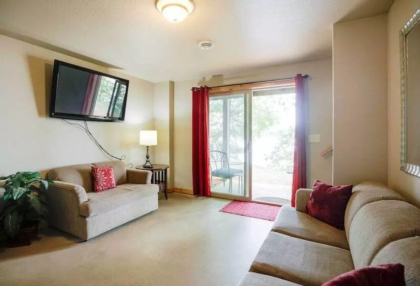 Lakefront Wisconsin Cabin: Dock, Walk To Beach!