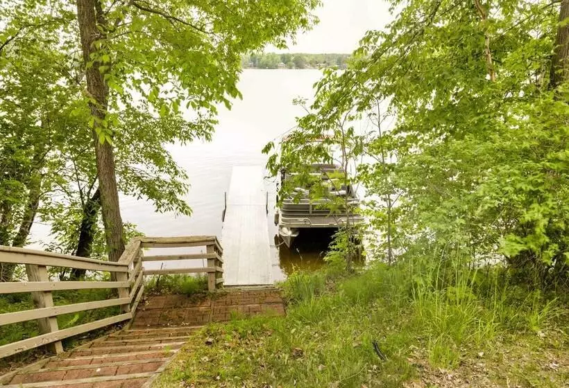 Lakefront Wisconsin Cabin: Dock, Walk To Beach!