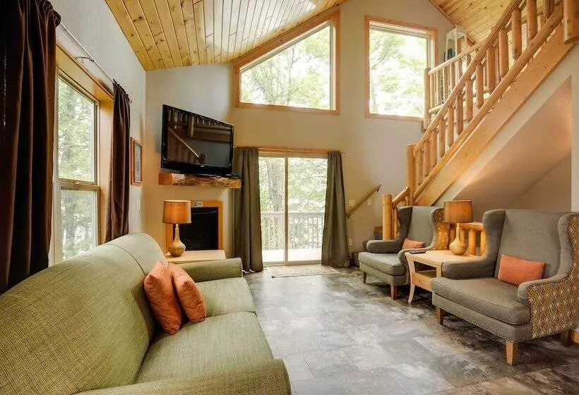 Lakefront Wisconsin Cabin: Dock, Walk To Beach!