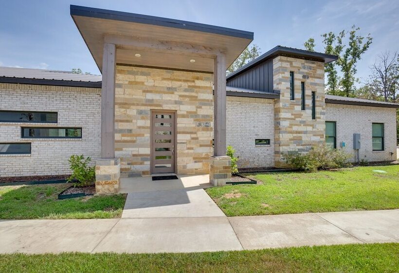 Luxe Waterfront Home In Malakoff W/ Pool + Hot Tub