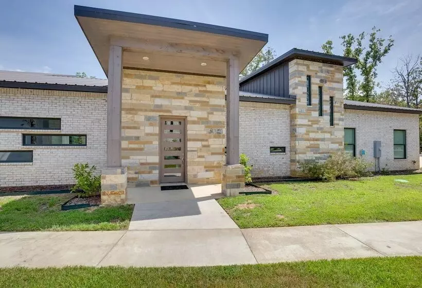Luxe Waterfront Home In Malakoff W/ Pool + Hot Tub