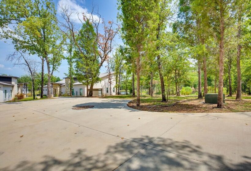 Luxe Waterfront Home In Malakoff W/ Pool + Hot Tub