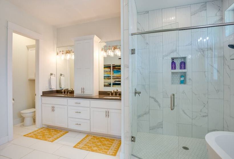 Luxe Waterfront Home In Malakoff W/ Pool + Hot Tub