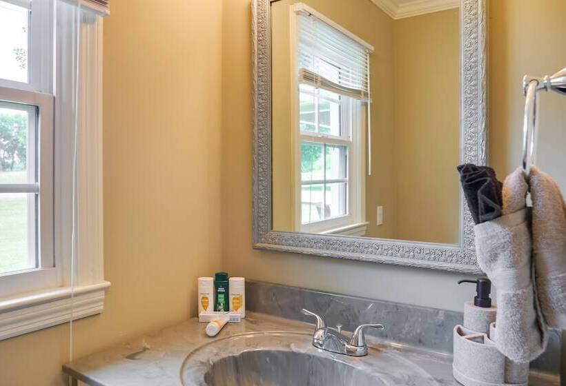 Lynchburg Home W/ Patio 2 Mi To Tims Ford Lake!