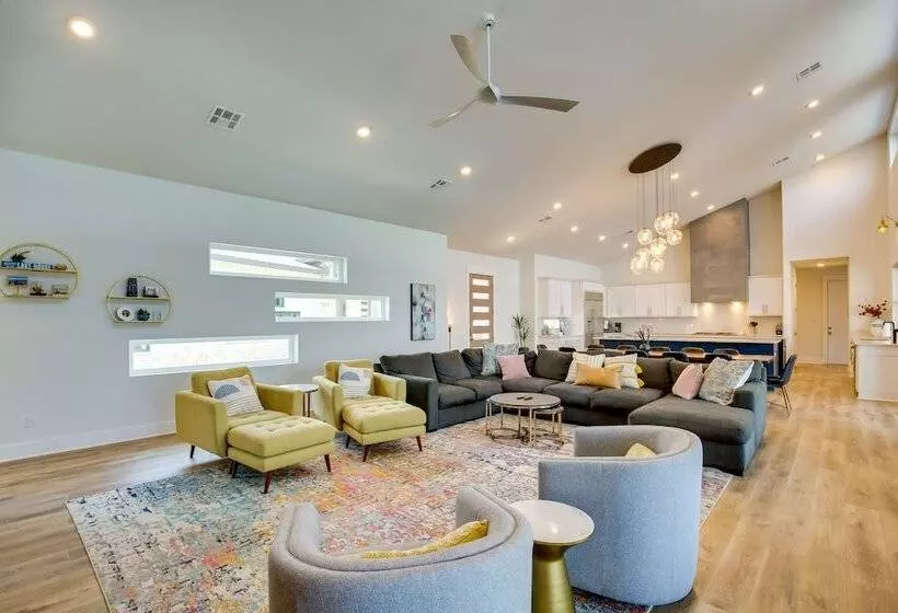 On Cedar Creek Reservoir: Malakoff Home W/ Pool!