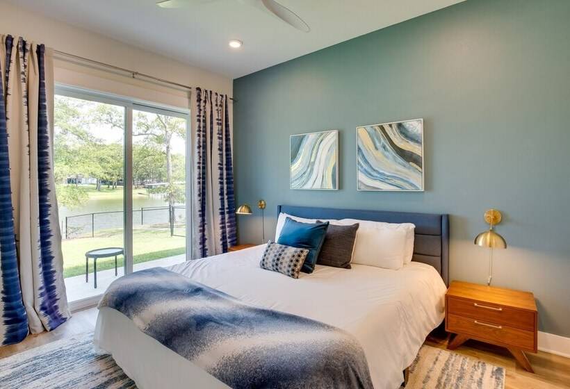 On Cedar Creek Reservoir: Malakoff Home W/ Pool!