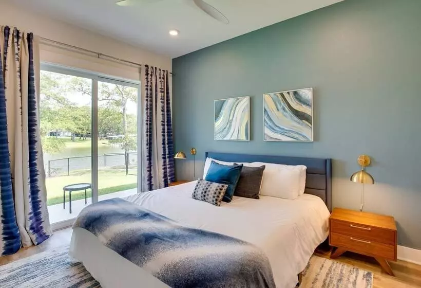 On Cedar Creek Reservoir: Malakoff Home W/ Pool!