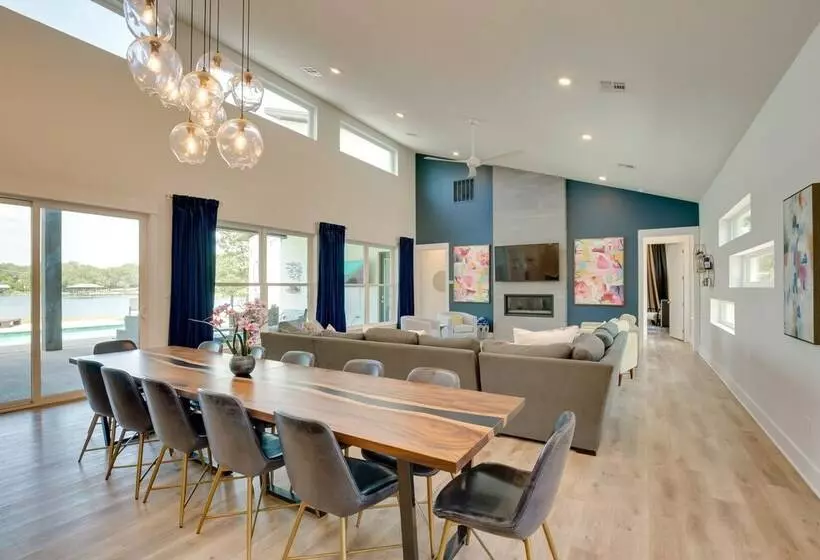 On Cedar Creek Reservoir: Malakoff Home W/ Pool!