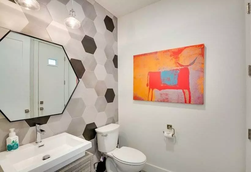 On Cedar Creek Reservoir: Malakoff Home W/ Pool!