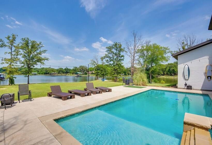 On Cedar Creek Reservoir: Malakoff Home W/ Pool!