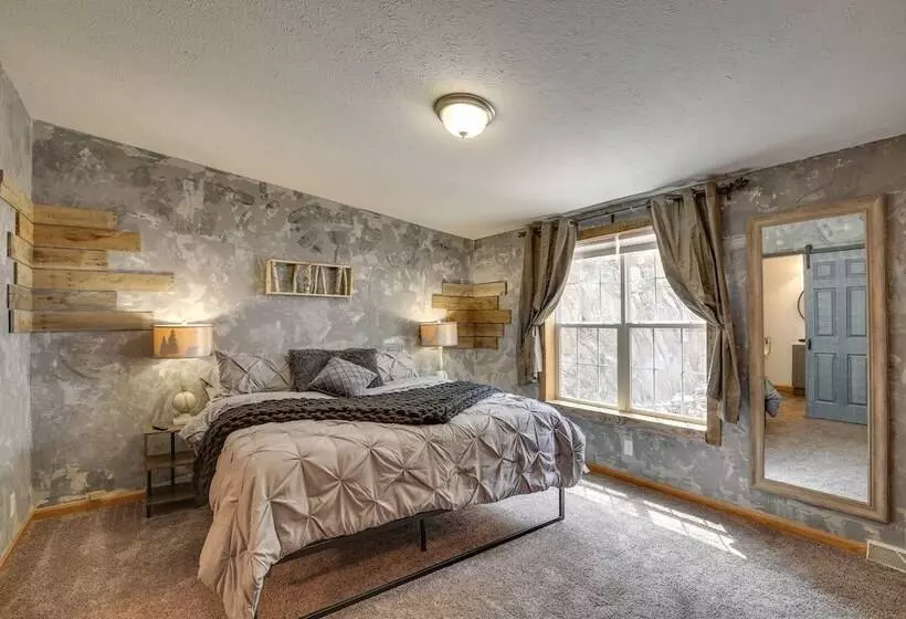 Modern Keystone Home: 4 Mi To Mount Rushmore!