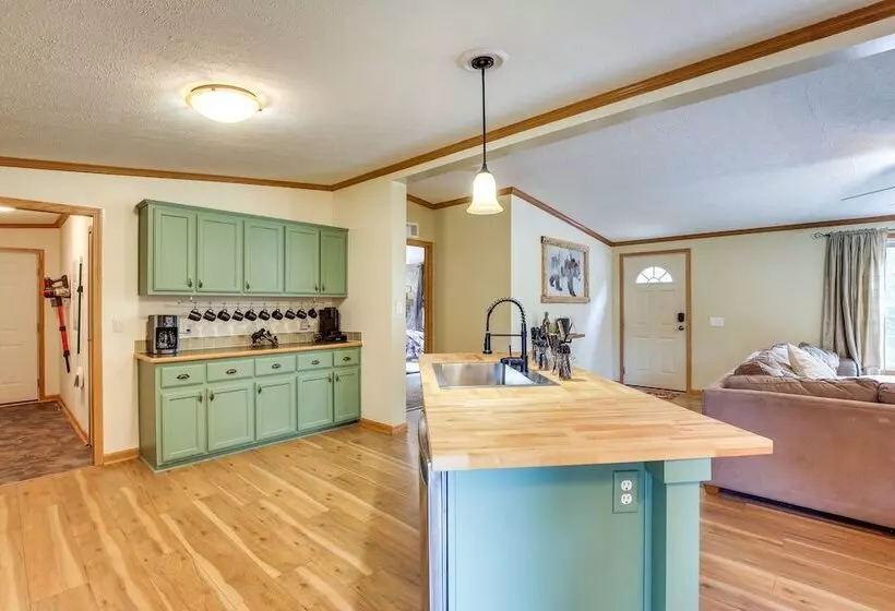 Modern Keystone Home: 4 Mi To Mount Rushmore!