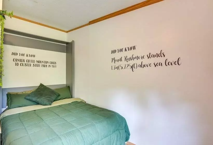 Modern Keystone Home: 4 Mi To Mount Rushmore!