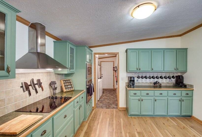 Modern Keystone Home: 4 Mi To Mount Rushmore!