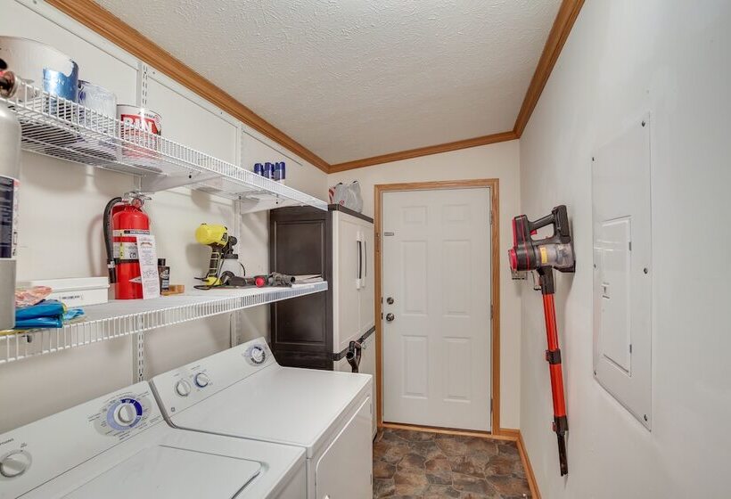 Modern Keystone Home: 4 Mi To Mount Rushmore!