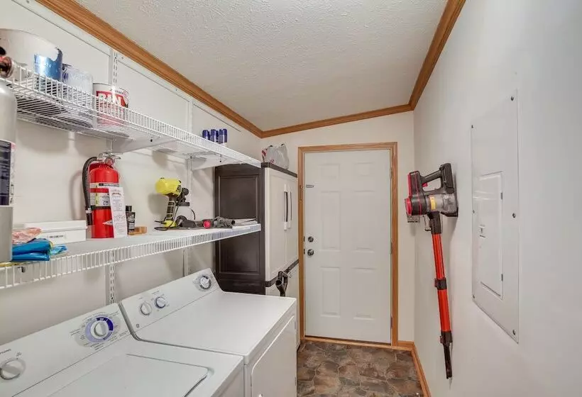 Modern Keystone Home: 4 Mi To Mount Rushmore!